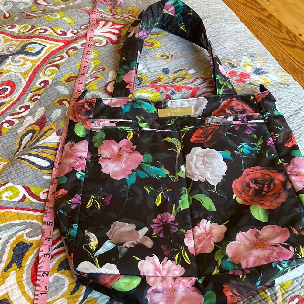 NWOT Ju-Ju-Be Be Quick - Gorgeous Rose Pattern